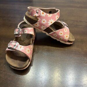Girl's pink flower sandals.  GEMS brand size 8.  In great condition.